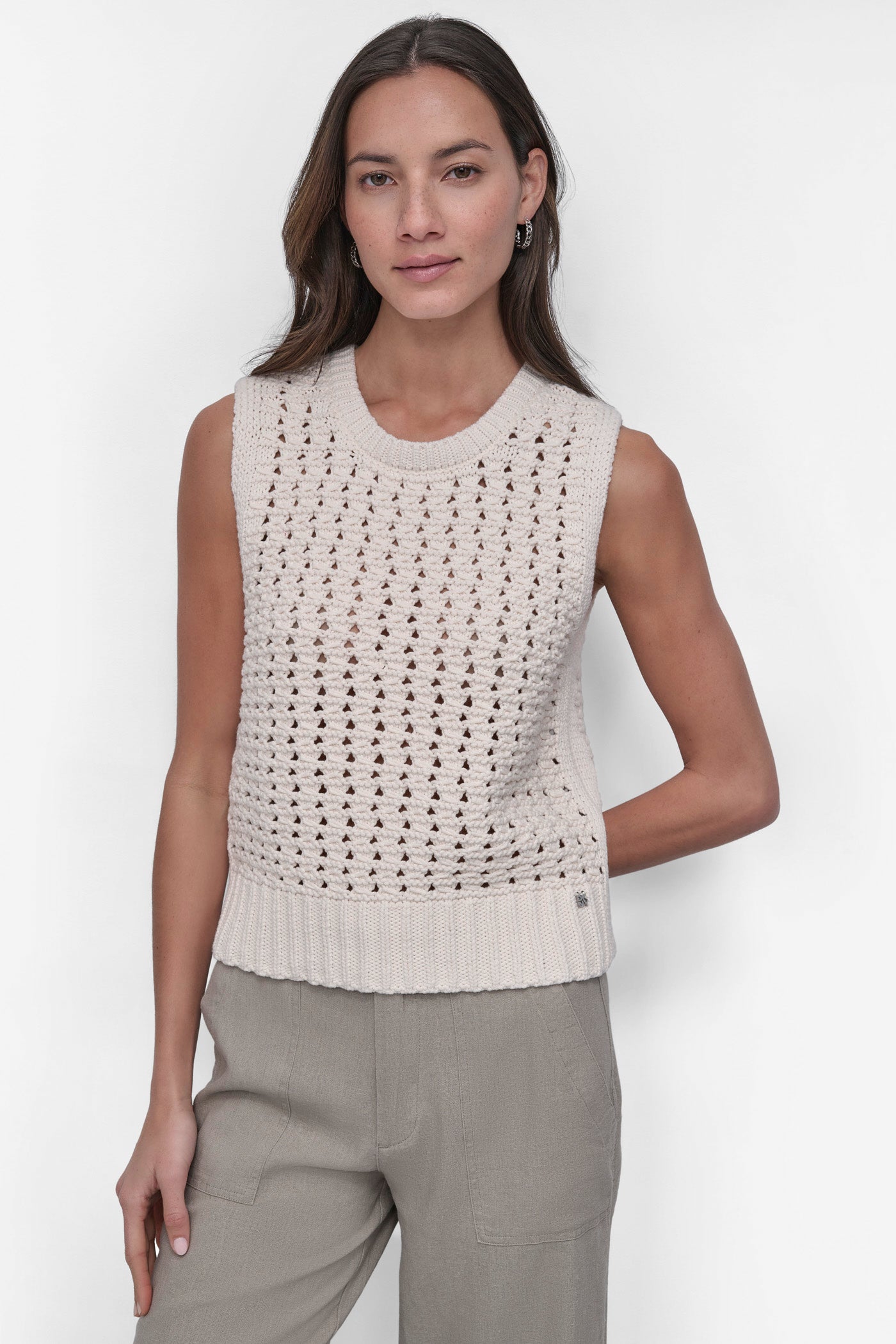 SLEEVLESS POINTELLE STITCH CREW NECK VEST