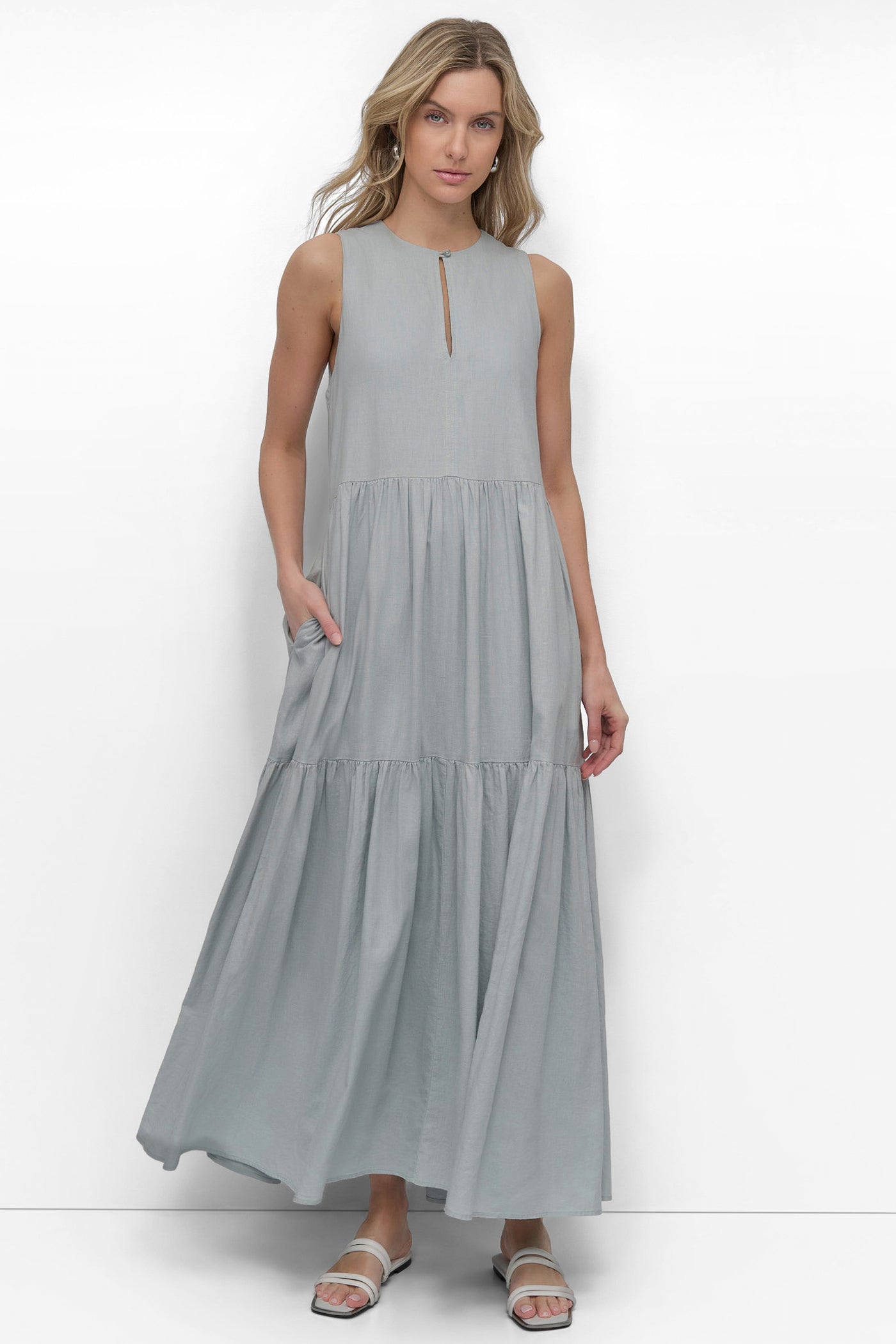 LINEN SLEEVELESS TIERED MAXI