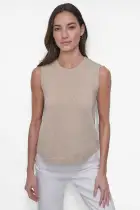 SLEEVELESS CREW NECK TANK WITH ROUNDED HEM
