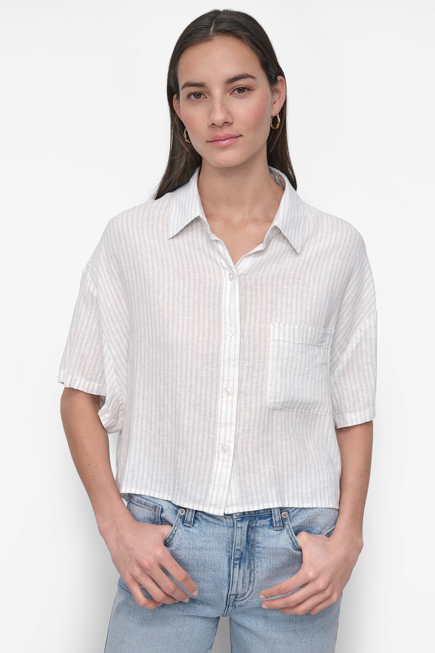 OVERSIZED CROPPED SHORT SLEEVE BUTTON FRONT