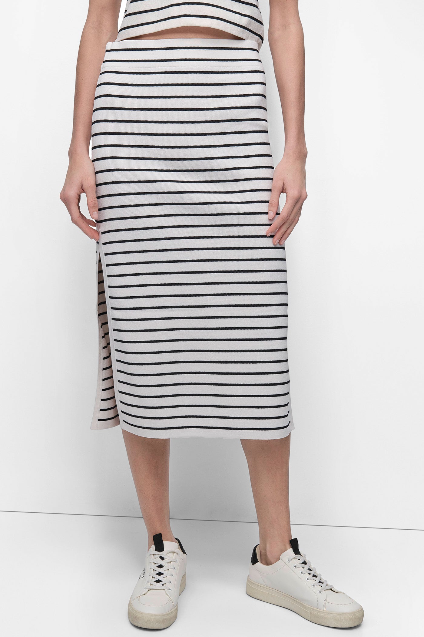 MIDI SKIRT WITH SIDE SLIT