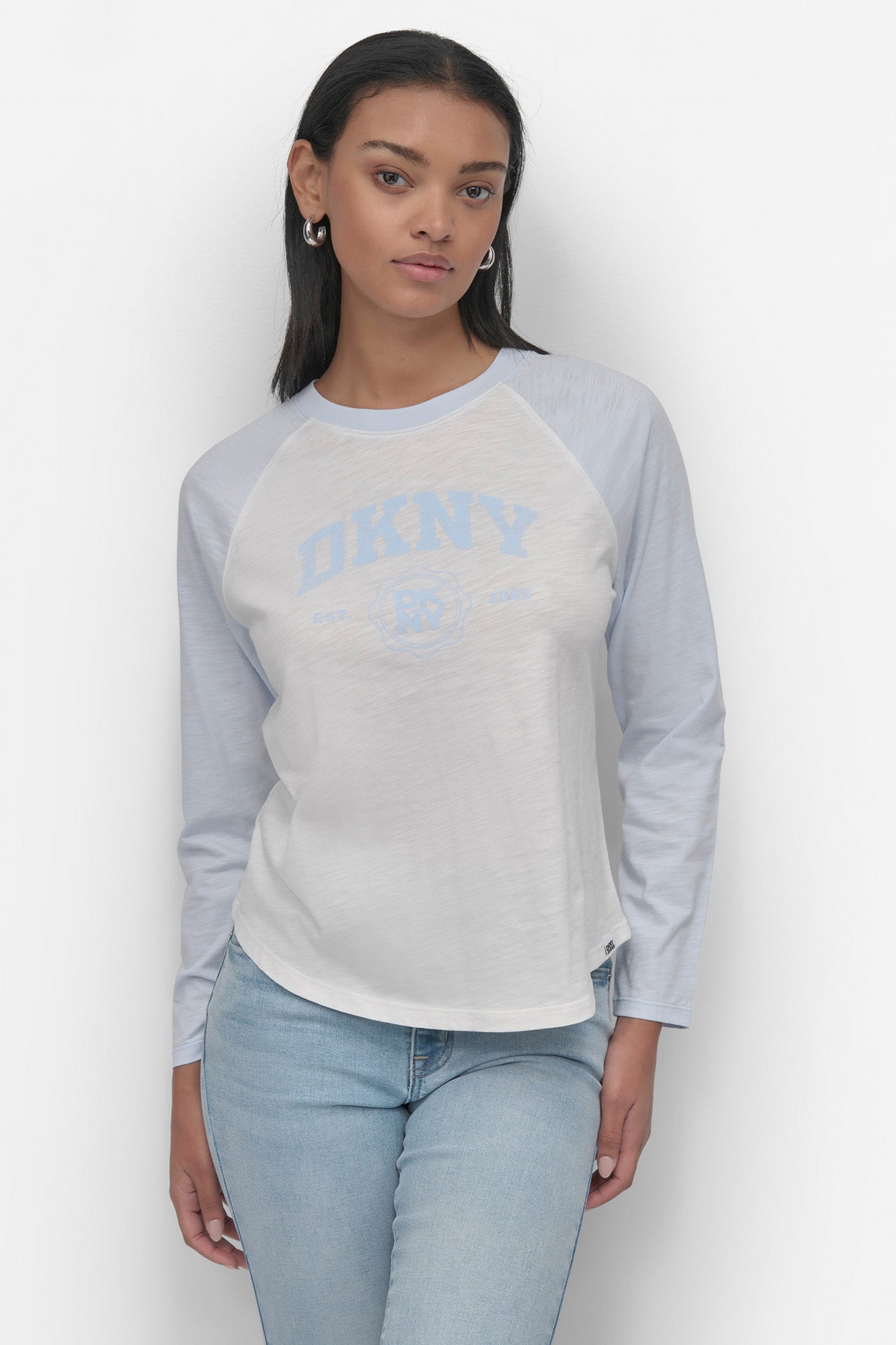 ARCHED NEW YORK  LOGO RAGLAN LONG SLEEVE TEE