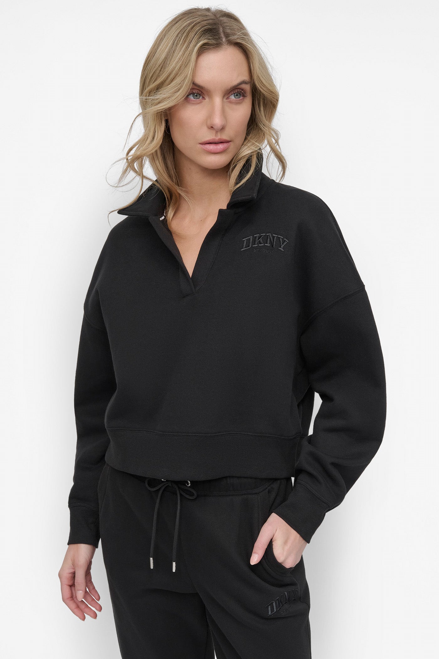 VARSITY EMBROIDERED LOGO JOHNNY COLLAR PULLOVER