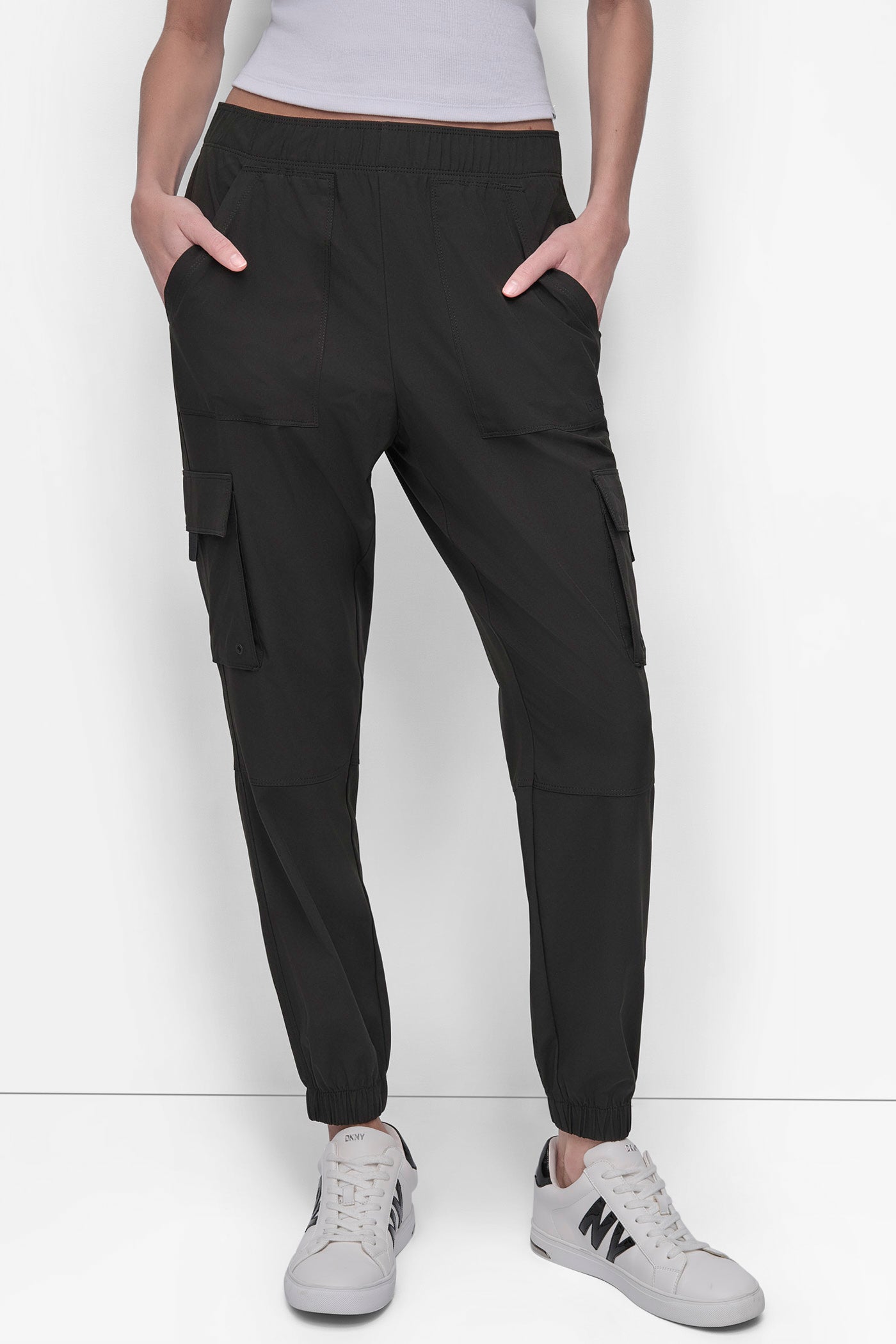 COMMUTER JOGGER WITH CARGO POCKETS