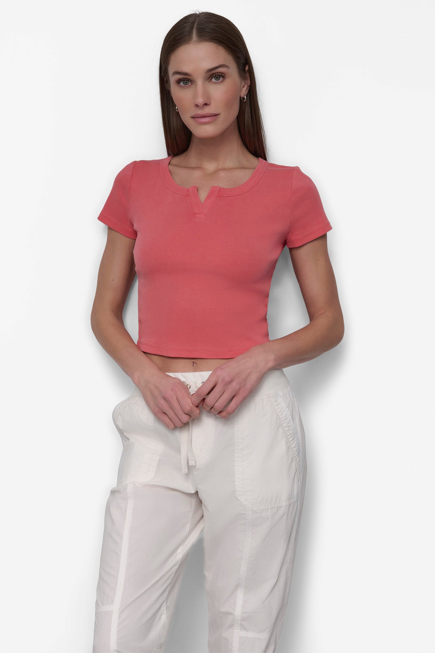 RIBBED NOTCH NECK CROPPED TEE