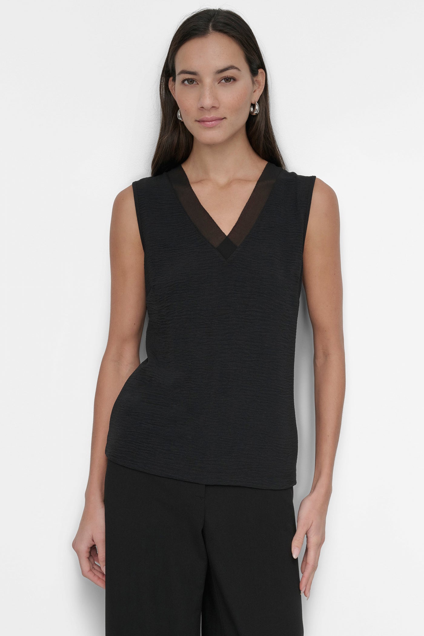 V NECK SLEEVELESS BLOUSE